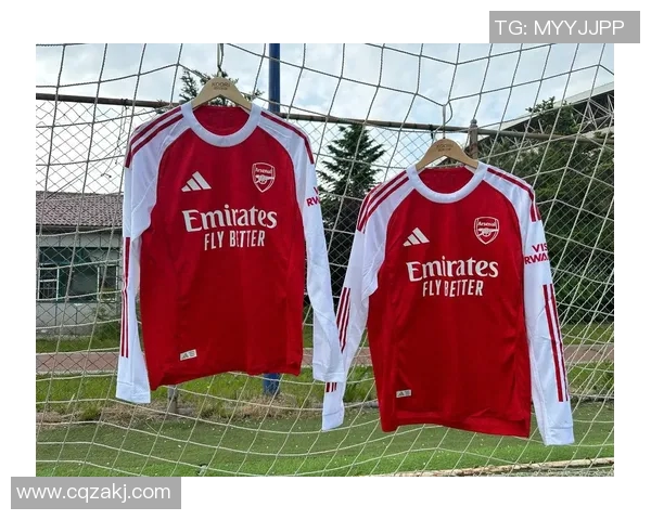 足球场上脚踩足球如舞的明星球员盘点及技巧分析